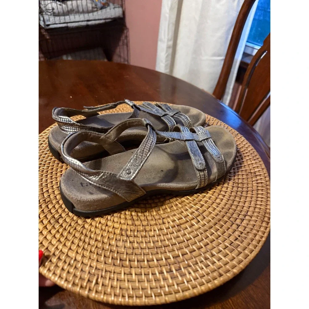 Taos Trulie Silver Metallic Leather Strappy Comfort Sandals Womens